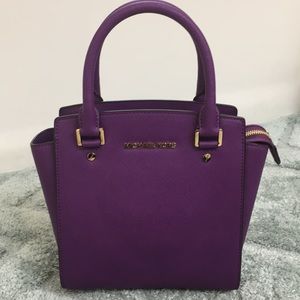 (Authentic) Michael Kors Selma LG Messenger